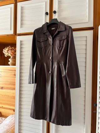 Gabardina cuero burdeos/morada