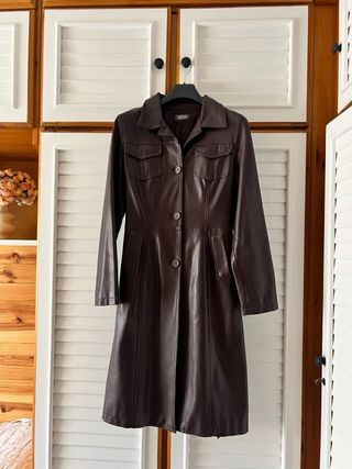 Gabardina cuero burdeos/morada
