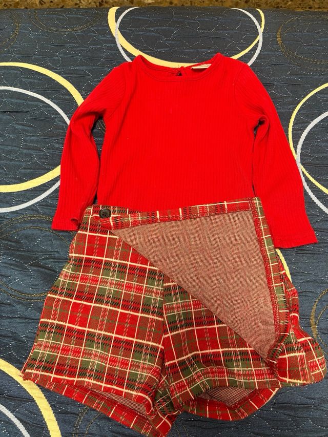 Conjunto bebé niña rojo cuadros. Incluye leotardos