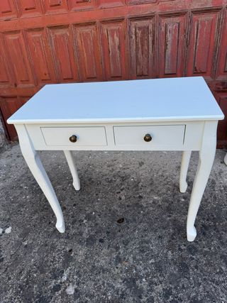 Mesa de entrada o pasillo blanca