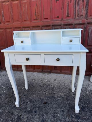 Mesa de entrada o pasillo blanca