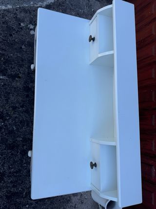 Mesa de entrada o pasillo blanca