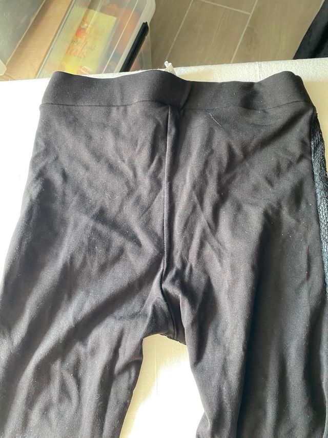 Leggings negros con encaje