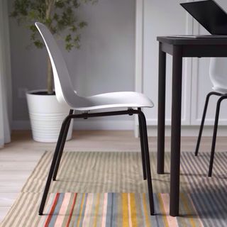 Mesa de comedor negra Ikea