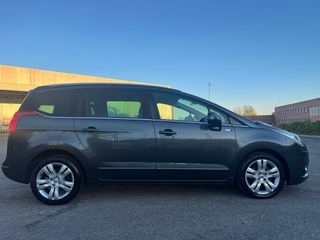 Peugeot 5008 2013
