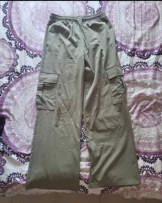Varios pantalones chandal tallas entre la 12-14 S 