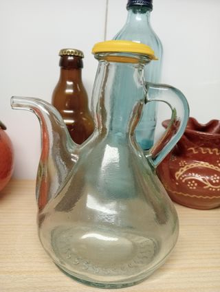 Jarra de cristal con asa y tapón