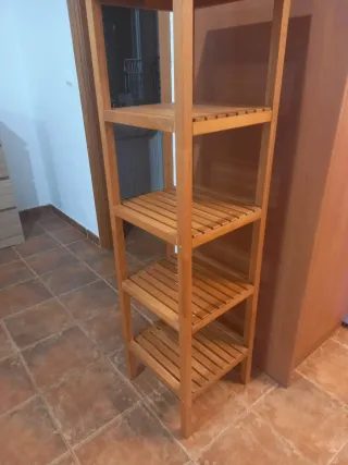 Estantería de madera