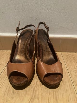 Tacones de piel marrones