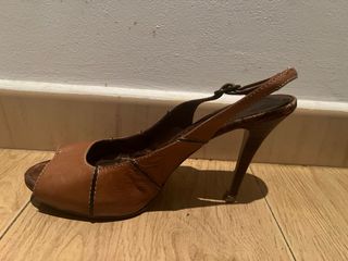 Tacones de piel marrones
