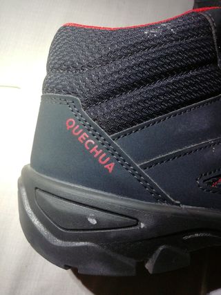 Botas de montaña grises y rojas mujer