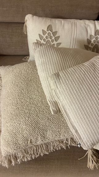 Juego 2 Almohadas Decorativas Beige