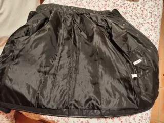 Chaquetón acolchado Punto Roma color chocolate.