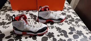 Zapatillas Jordan Air Blancas y Rojas