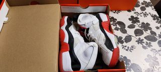 Zapatillas Jordan Air Blancas y Rojas