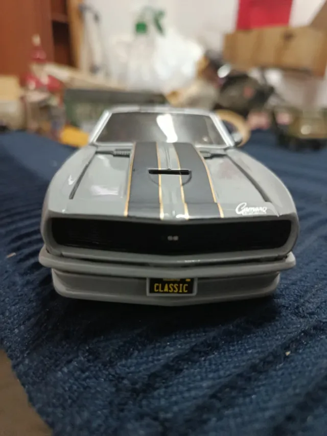 Bonito  coche Chevrolet Camaro SS  Gris coche