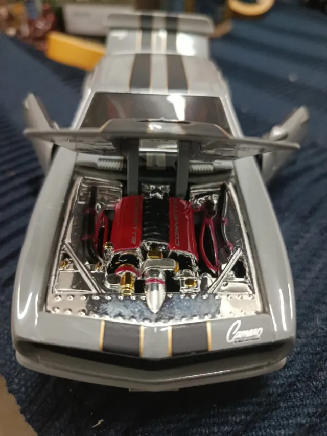 Bonito  coche Chevrolet Camaro SS  Gris coche