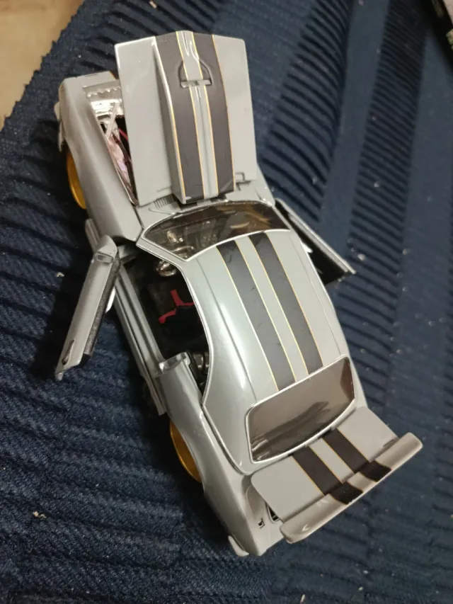 Bonito  coche Chevrolet Camaro SS  Gris coche