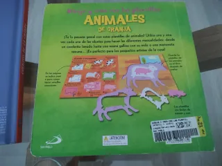 Dibuja y crea con las plantillas y lee en la oscu.