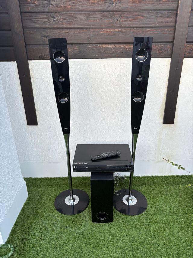 Sistema de altavoces LG negro