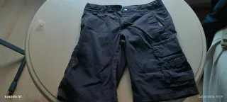 Pantalón corto cargo negro. Gap Kids. Talla 10