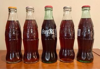 Bottiglie di Coca Cola provenienti da diversi paesi
