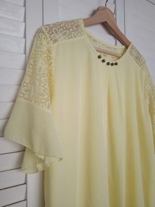 Blusa amarilla con encaje