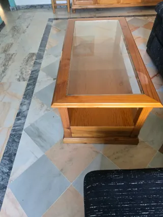 Mesa de comedor, 6 sillas. Aparador y mesita.