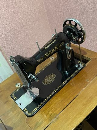 Máquina de coser Sigma antigua