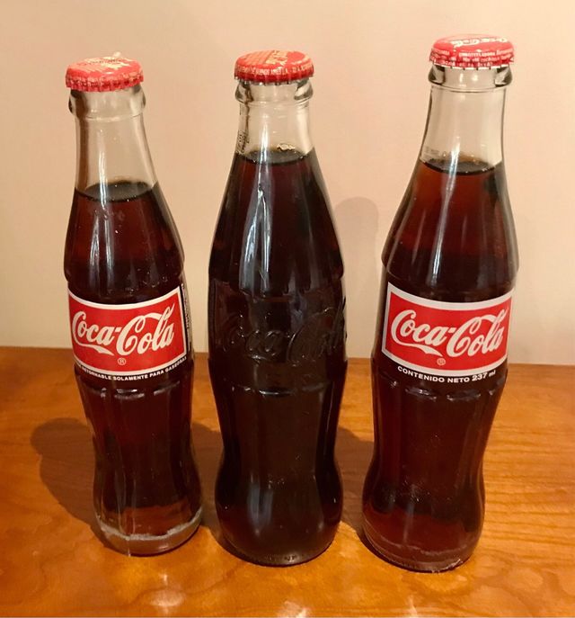 Botellas Coca Cola de diferentes países ￼