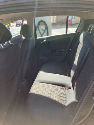 Corsa Opel 1.2 con 89.000 km, con navegación.  