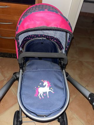 Carrito de bebé de juguete con dibujo unicornio