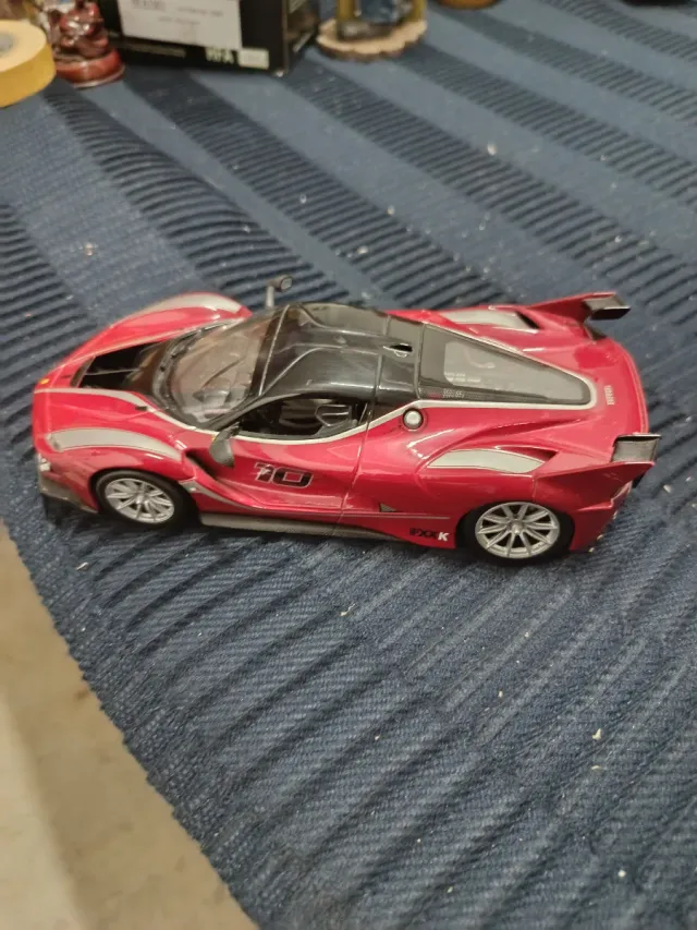 Ferrari  FXX K escala 1:24   Rojo