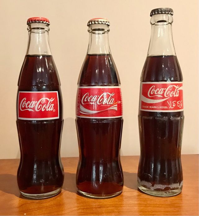 Bottiglie di Coca Cola provenienti da diversi paesi