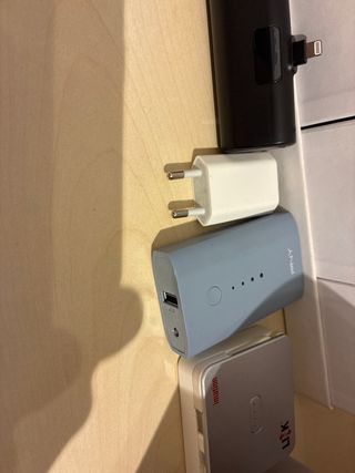 Batteria esterna, disco rigido e presa Apple