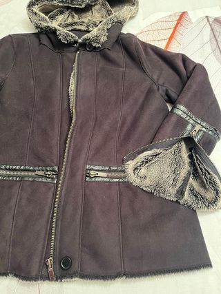 Cazadora abrigada con  pelo por el interior 
25