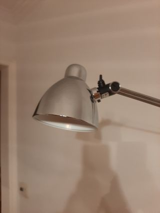 Lámpara de pie moderna metal
