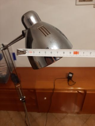 Lámpara de pie moderna metal
