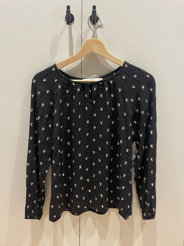 Blusa negra con estampado