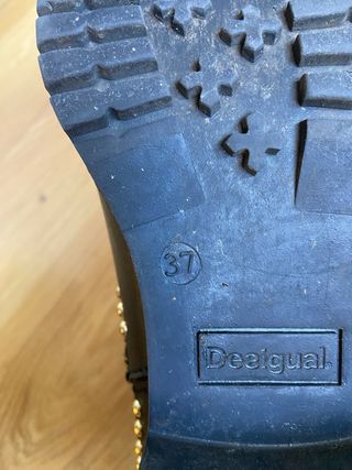 Botines Desigual Talla 37 Negros y Dorados