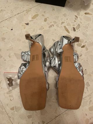 Sandalias tacón Lola Casademunt plateadas
