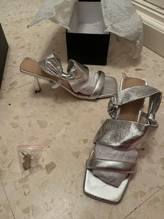 Sandalias tacón Lola Casademunt plateadas