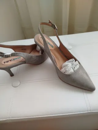 Zapatos de fiesta grises de tacón