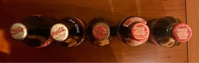Bottiglie di Coca Cola provenienti da diversi paesi