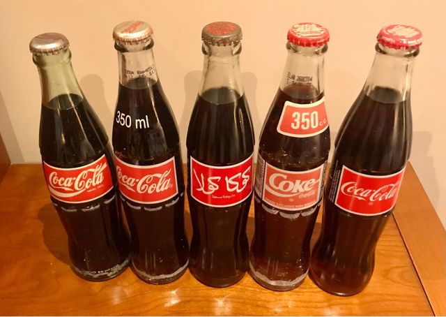 Bottiglie di Coca Cola provenienti da diversi paesi