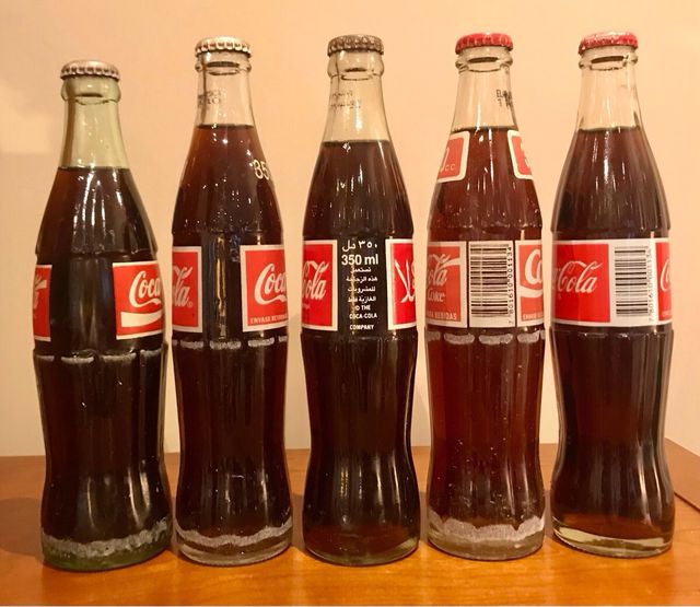 Bottiglie di Coca Cola provenienti da diversi paesi