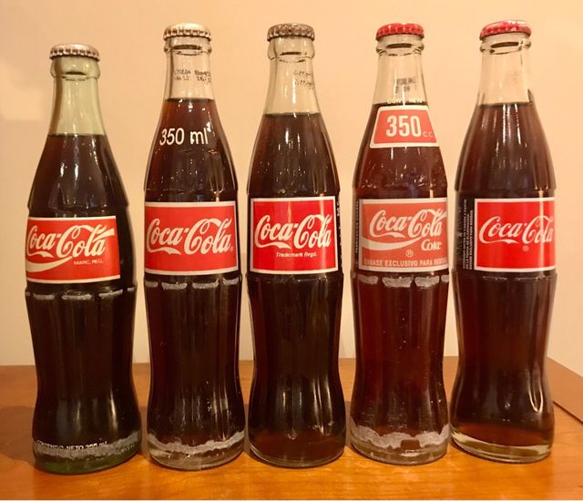 Bottiglie di Coca Cola provenienti da diversi paesi
