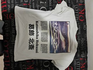 Camiseta blanca con estampado japonés