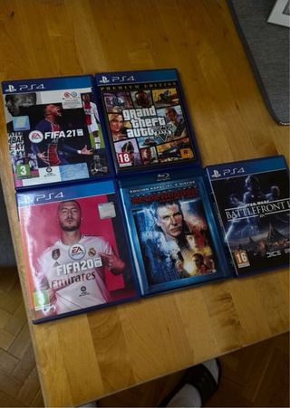 PS4 (PlayStation 4) Negra con Mando Azul