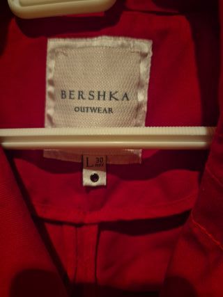 Chaqueta Bershka Roja Talla L